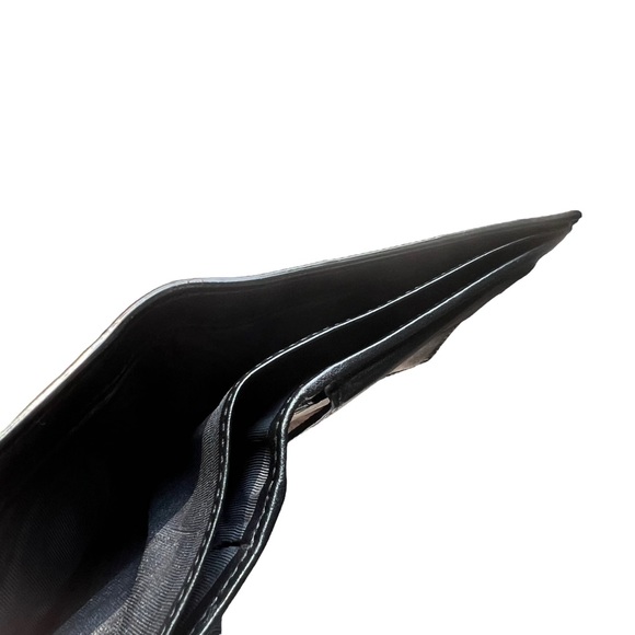 Gucci Monogram Bifold Wallet - Picture 7 of 7